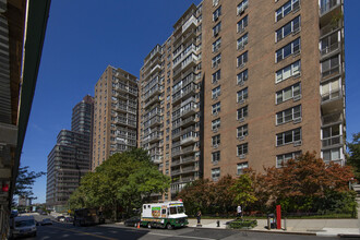 Lincoln Guild Apartments in New York, NY - Building Photo - Building Photo