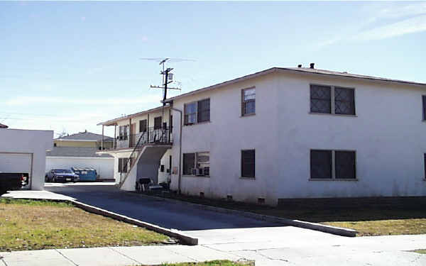 206 Harps St in San Fernando, CA - Foto de edificio - Building Photo