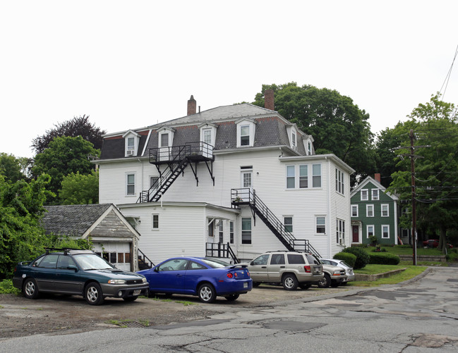 52 N Main St in Natick, MA - Foto de edificio - Building Photo