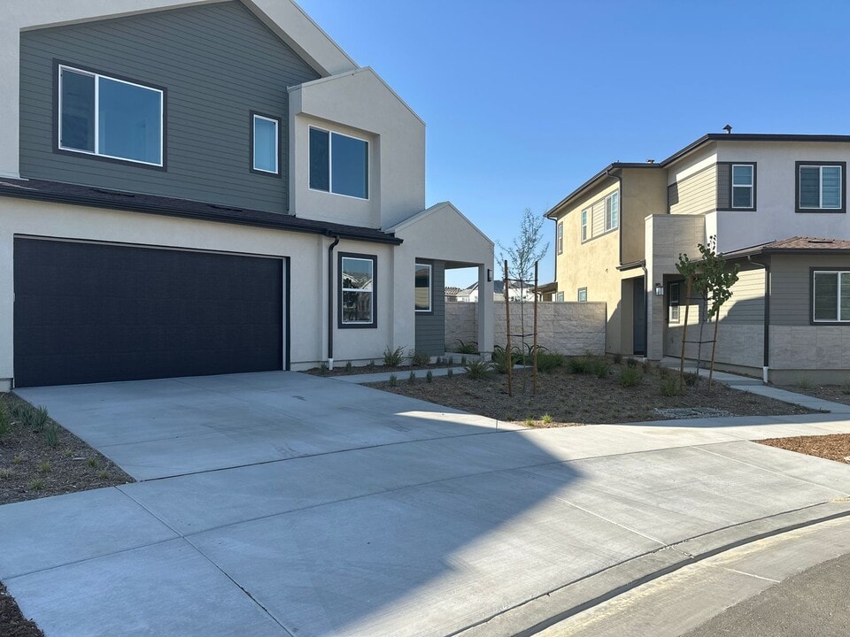 27824 Marquee Dr-Unit -BHA1 in Valencia, CA - Building Photo
