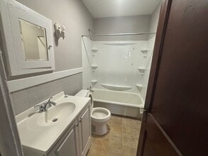 675 E Penning Ave in Wood River, IL - Building Photo - Building Photo