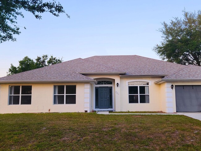 property at 245 SW Tulip Blvd