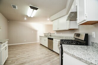 11659 Evesborough Dr in Houston, TX - Building Photo - Building Photo