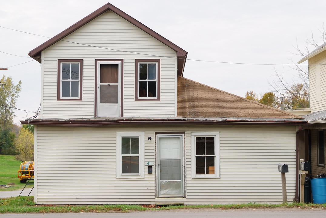 41 W Main St in Shiloh, OH - Building Photo