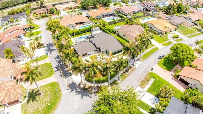 7345 N Oakmont Dr