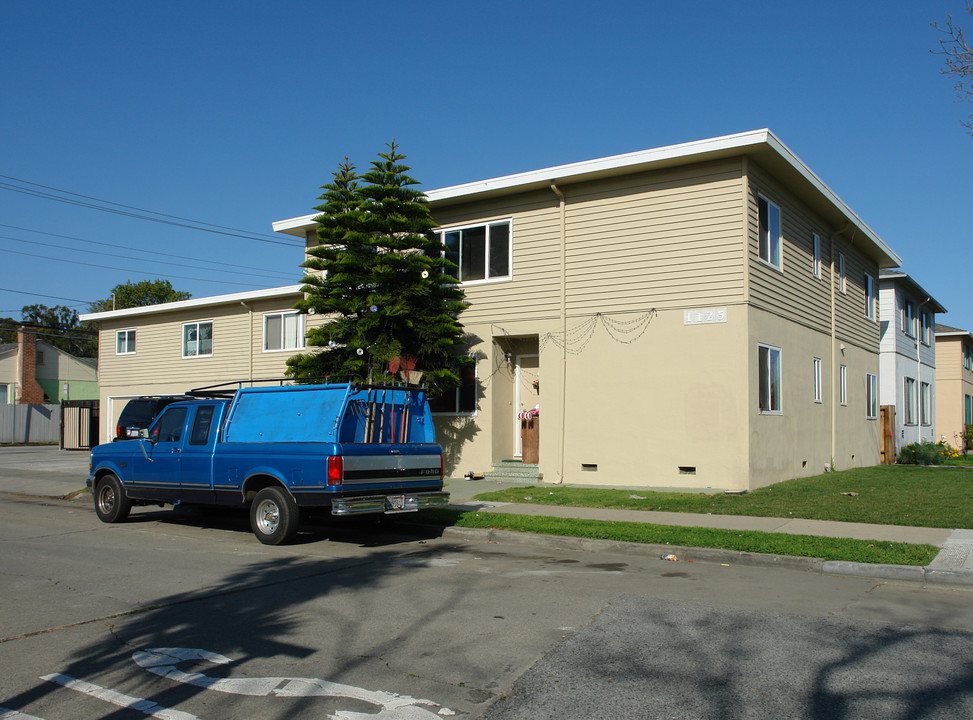 1125 College Ave in San Mateo, CA - Foto de edificio