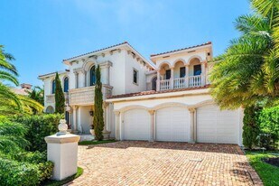 7241 NE 8th Dr in Boca Raton, FL - Building Photo