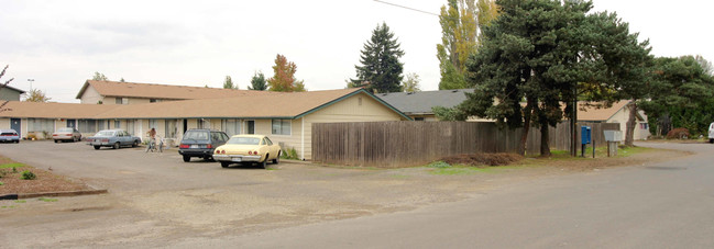 Hylon Apartments East in Vancouver, WA - Foto de edificio - Building Photo