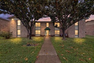 8024 Cambridge Cir in White Settlement, TX - Building Photo