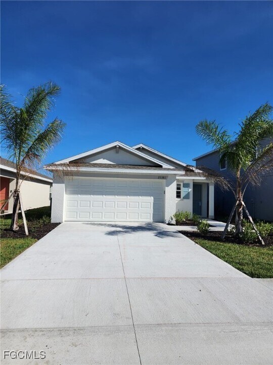 20381 Caroline Crk Pl in Lehigh Acres, FL - Building Photo