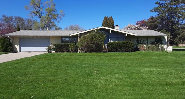 2777 Oak Dr