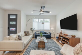 712 Vargas Rd in Austin, TX - Foto de edificio - Building Photo