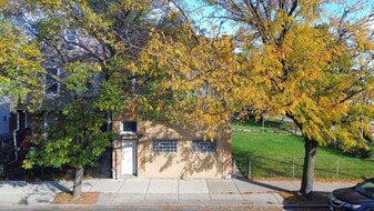 5004 W Armitage Ave, Unit 2F in Chicago, IL - Building Photo