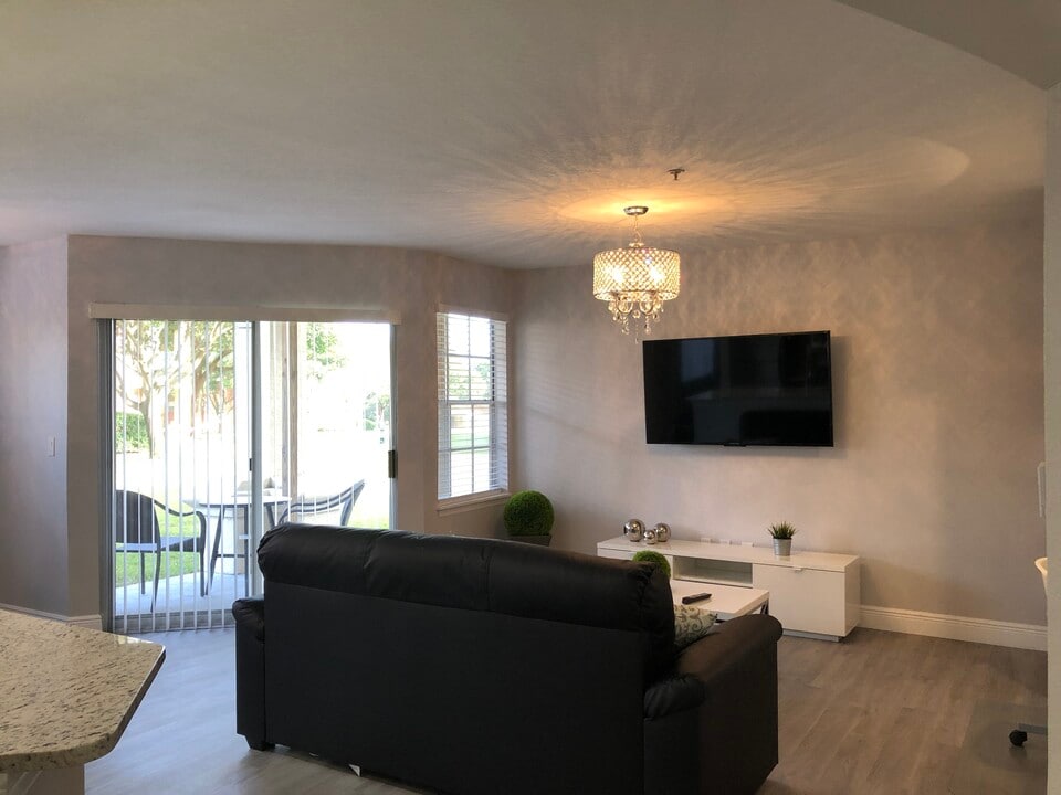 7350 Westpointe Blvd, Unit 212 in Orlando, FL - Building Photo