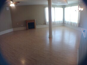 11942 SE Lexington St, Unit Lexington Apt in Portland, OR - Building Photo - Building Photo