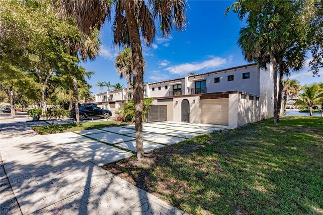 7238 Jacaranda Ln in Miami Lakes, FL - Building Photo - Building Photo