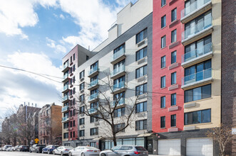 4122 43rd St in Sunnyside, NY - Foto de edificio - Building Photo