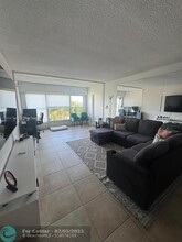 4200 Crystal Lake Dr in Pompano Beach, FL - Foto de edificio - Building Photo