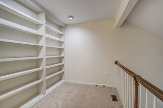 7403 Crestberry Ln in Bethesda, MD - Building Photo - Building Photo