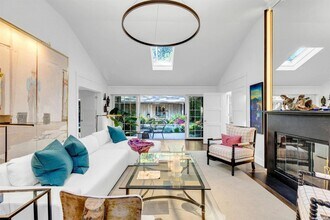 16 Rsmorw Ct in Hampton Bays, NY - Building Photo - Building Photo