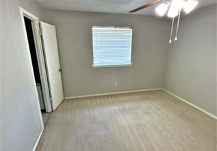 316 SW Murphy Rd in Burleson, TX - Building Photo - Building Photo