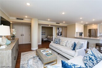 4041 Gulf Shore Blvd N in Naples, FL - Foto de edificio - Building Photo