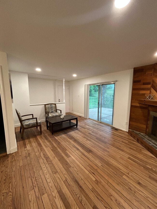 11915 Brampton Hunt Rd in Florissant, MO - Building Photo - Building Photo