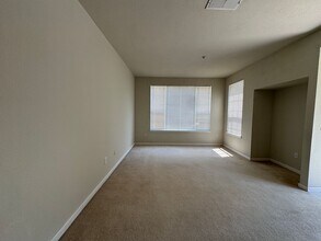 9157 Lee Vista Blvd in Orlando, FL - Foto de edificio - Building Photo