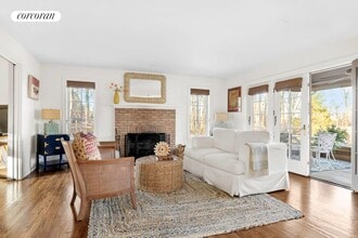 201 Harbor Watch Ct in Sag Harbor, NY - Building Photo - Building Photo