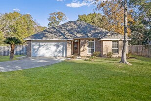 9524 Pointe Aux Chenes Rd in Ocean Springs, MS - Building Photo