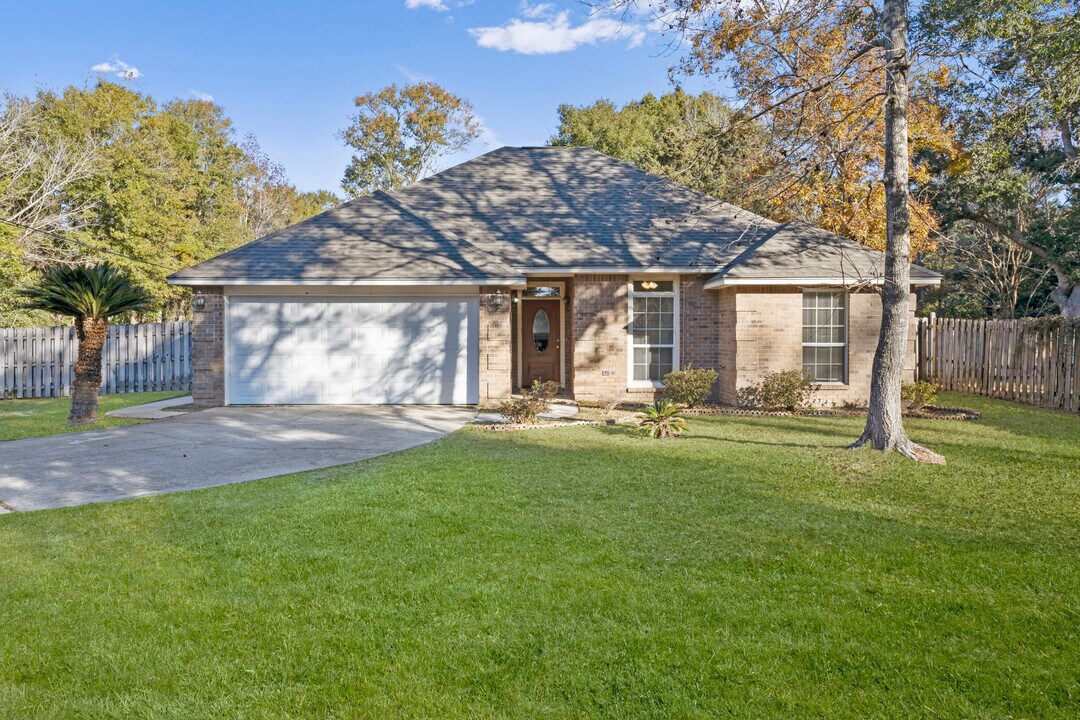 9524 Pointe Aux Chenes Rd in Ocean Springs, MS - Building Photo