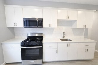 5114 Hudson Ave, Unit 7 in West New York, NJ - Building Photo - Building Photo