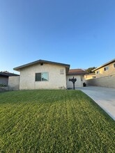 1739 E Washington Blvd in Pasadena, CA - Foto de edificio - Building Photo