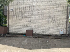 12400 Brookglade Cir in Houston, TX - Building Photo - Building Photo