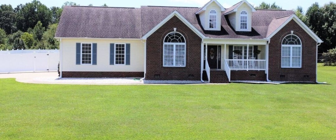 132 Whispering Hill Ln in Chesnee, SC - Building Photo