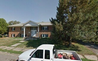 1211 W Chestnut St in Chillicothe, IL - Building Photo