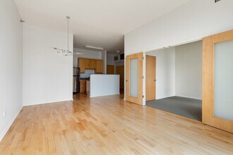 1000 W Leland Ave in Chicago, IL - Building Photo - Building Photo