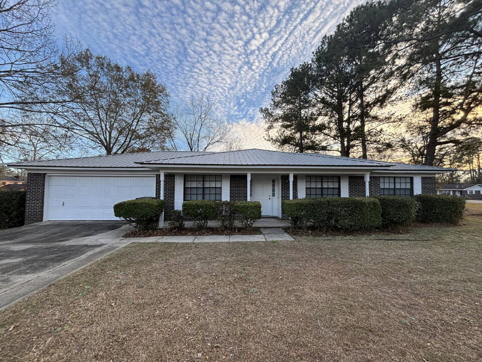 305 Sequoyah Dr in Dothan, AL - Building Photo