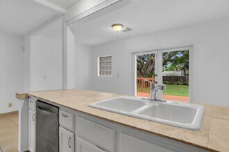 1510 Dewey St in Hollywood, FL - Building Photo - Building Photo