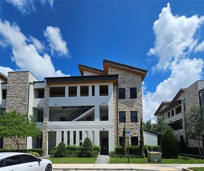 7831 NW 104th Ave in Doral, FL - Building Photo - Building Photo