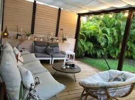 2940 SW 25th Ter in Miami, FL - Building Photo