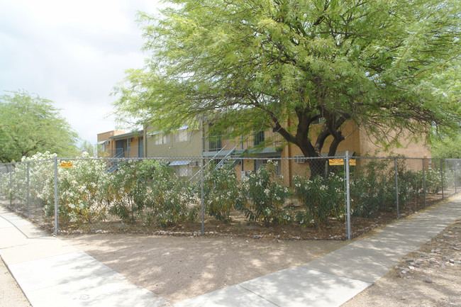 Euclid-Lee Apartments in Tucson, AZ - Foto de edificio - Building Photo