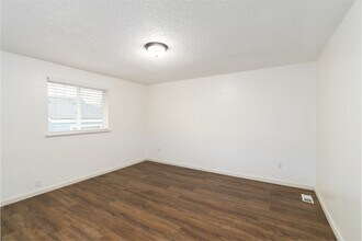 617 E Lacrosse Ave in Spokane, WA - Foto de edificio - Interior Photo