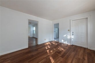 1801 Oakmont Dr NW in Atlanta, GA - Building Photo - Building Photo