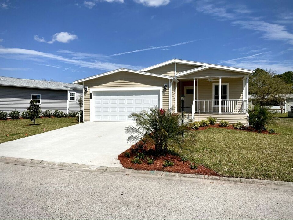 6012 Las Nubes Terrace in Elkton, FL - Building Photo