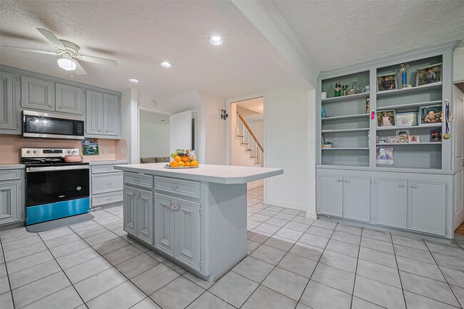 property at 13351 Oak Leaf Ln