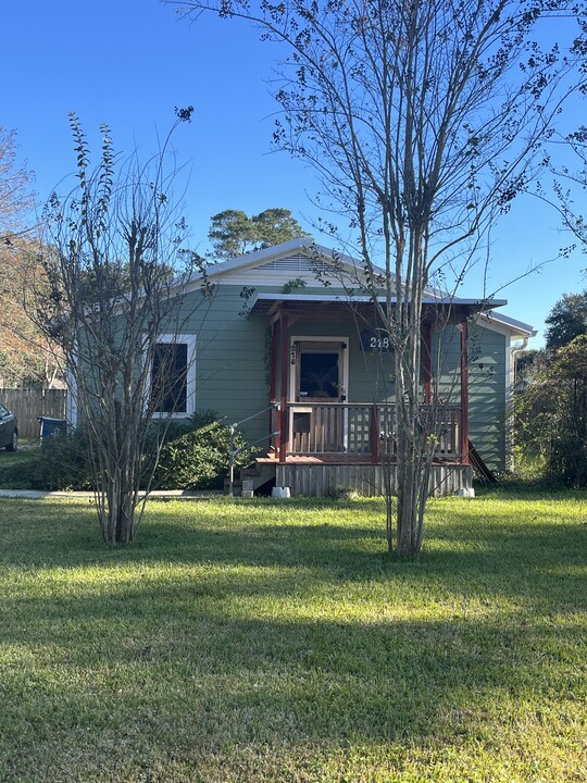 218 Seagraves St in Jennings, LA - Foto de edificio