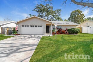 10461 110th Way N in Largo, FL - Building Photo