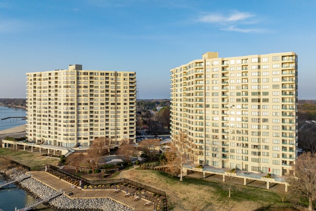 Windward Towers in Newport News, VA - Building Photo - Primary Photo