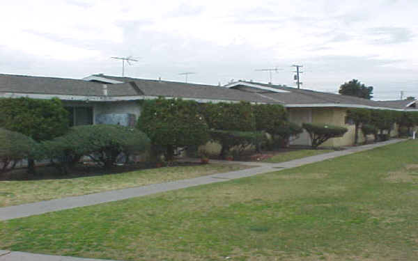 3049 W Coolidge Ave in Anaheim, CA - Building Photo - Building Photo